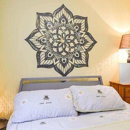 Two Peas In A Pod Villa Henfynyw Upper ภายนอก รูปภาพ